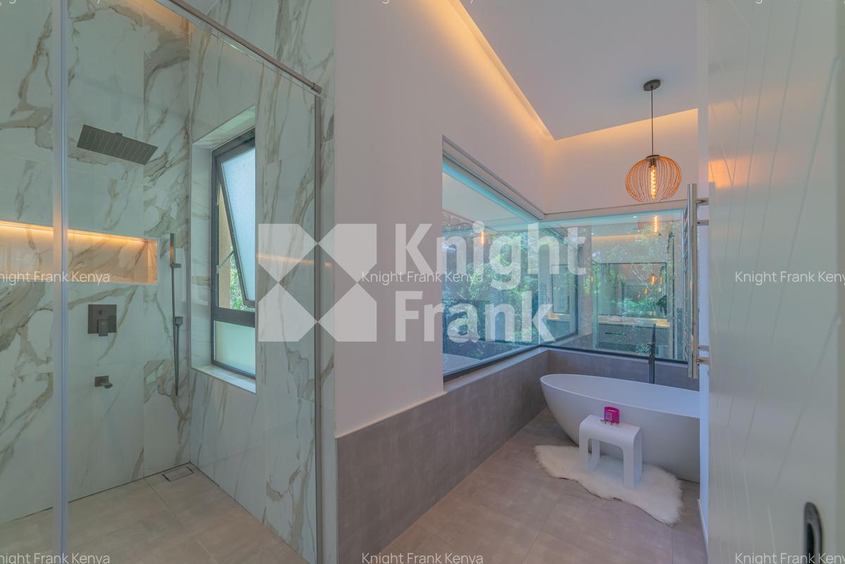 5 Bed Townhouse with En Suite in Redhill - 12