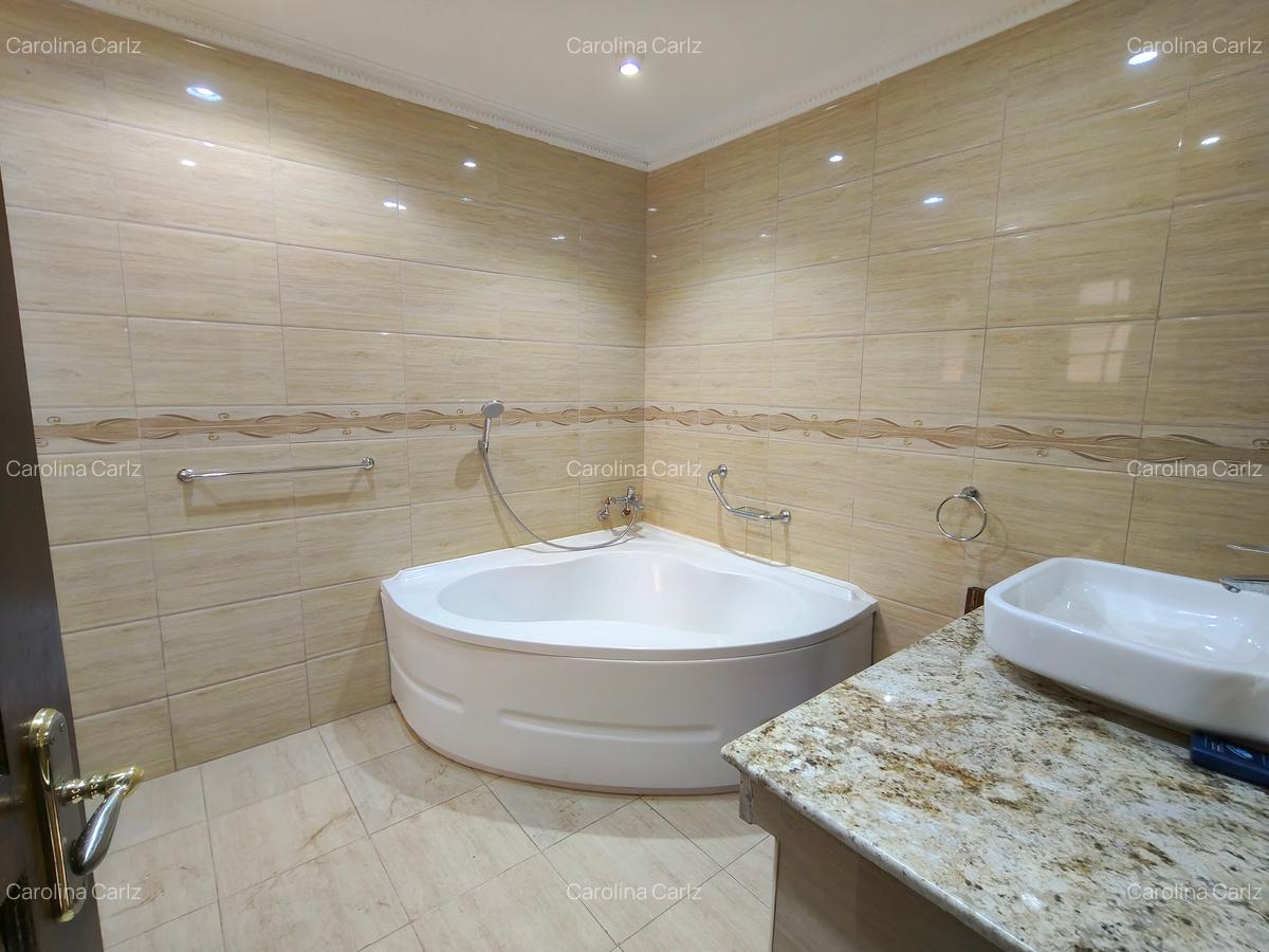 4 Bed Townhouse with En Suite at Kyuna - 18