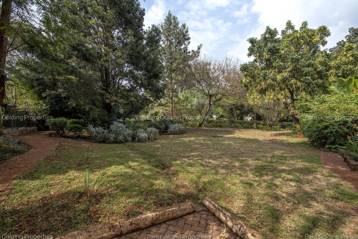 5 Bed House with Swimming Pool in Runda - 8