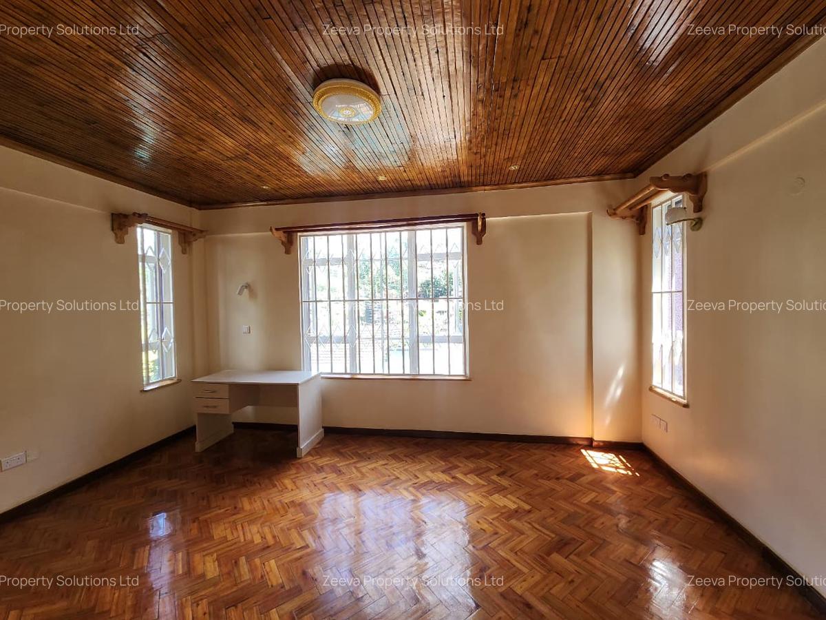 4 Bed House with En Suite in Spring Valley - 6