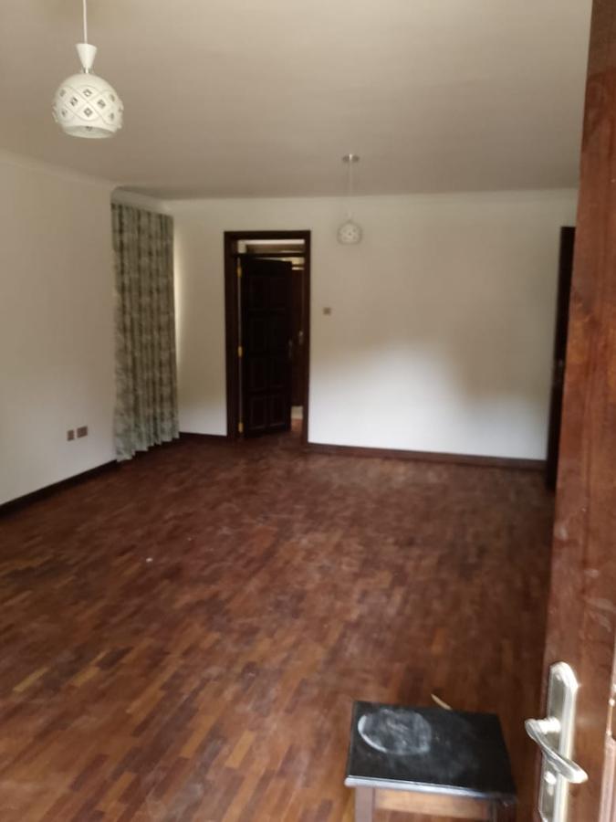 5 Bed House with En Suite at Near The Hub - 5