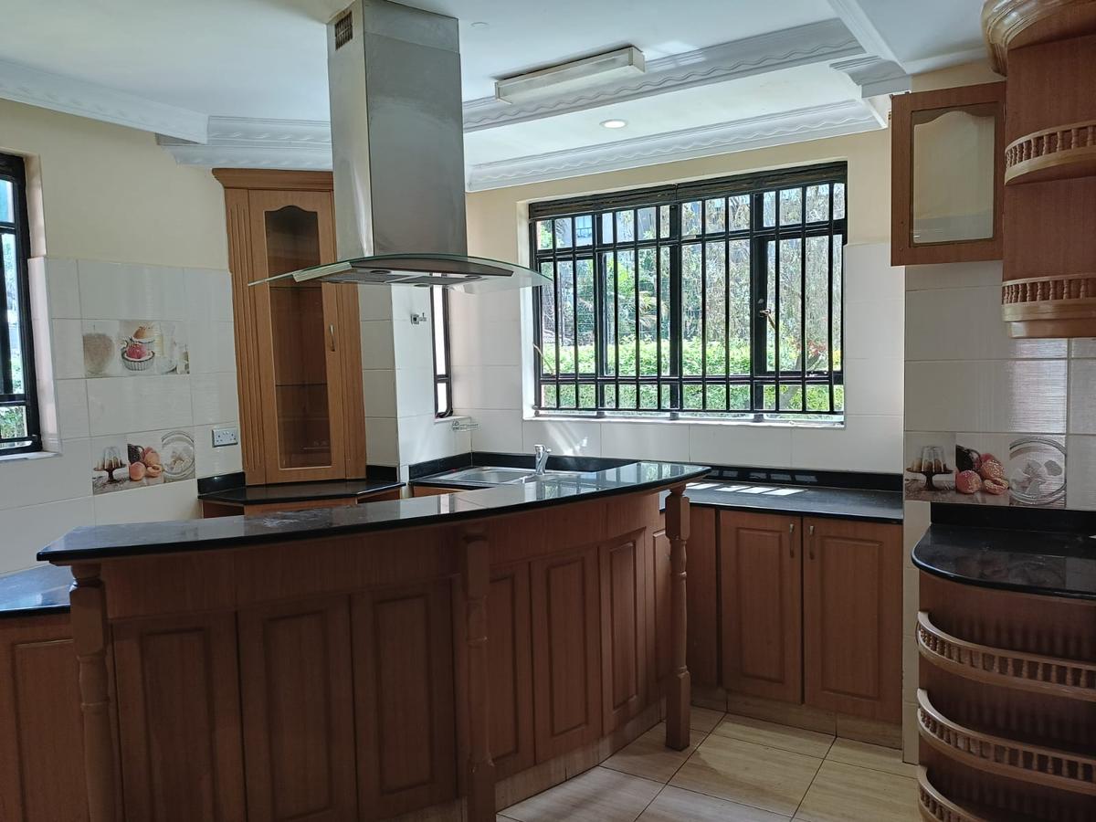 4 Bed House with En Suite at Lavington - 6