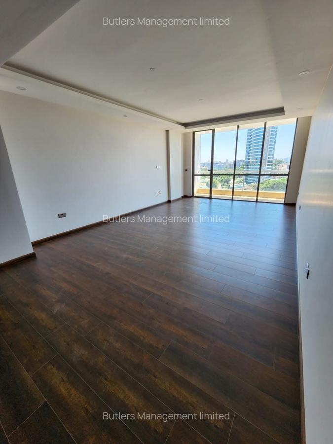 3 Bed Apartment with En Suite in Brookside - 2