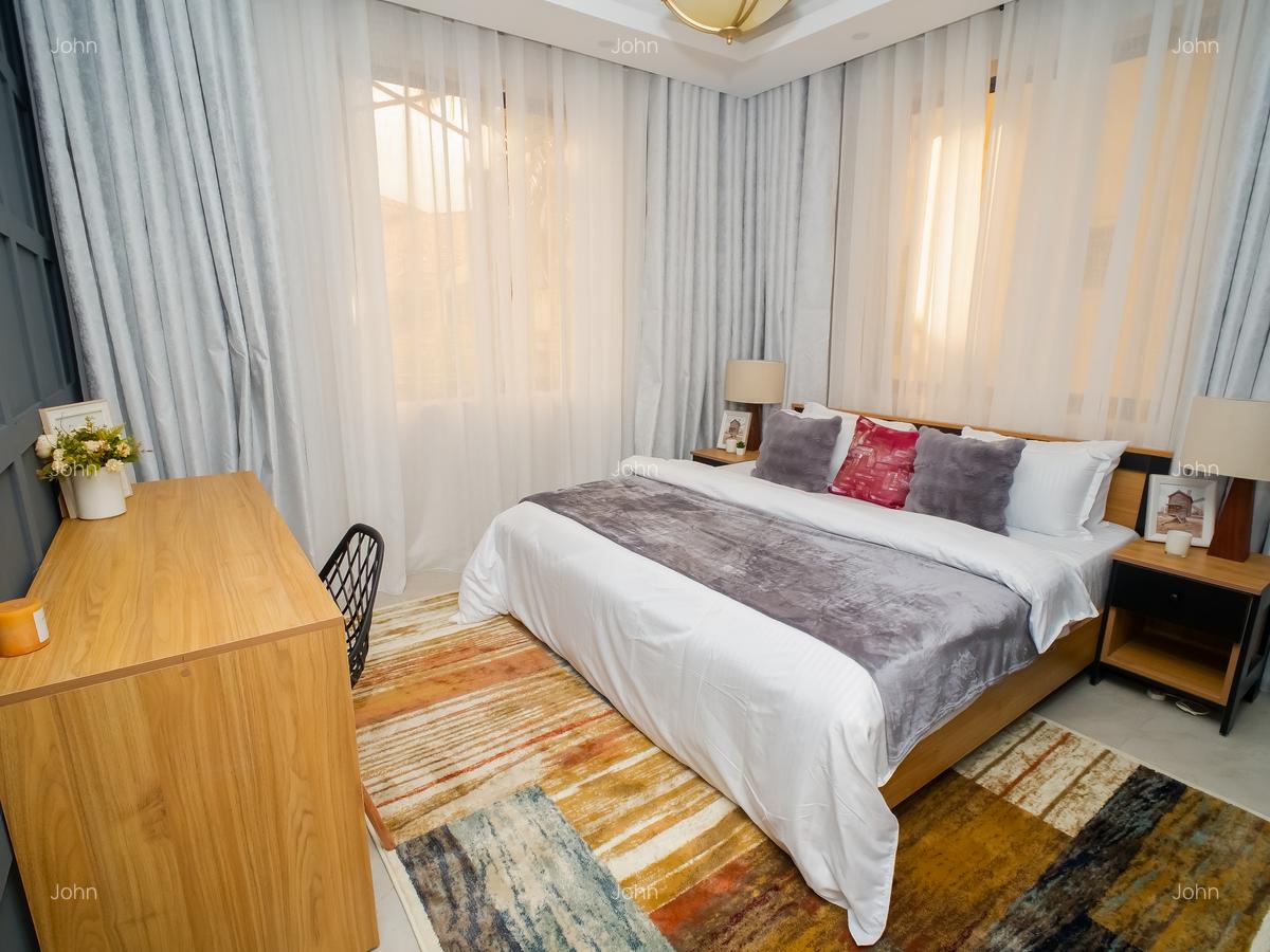 Serviced 2 Bed Apartment with En Suite at 1St Ave - 5