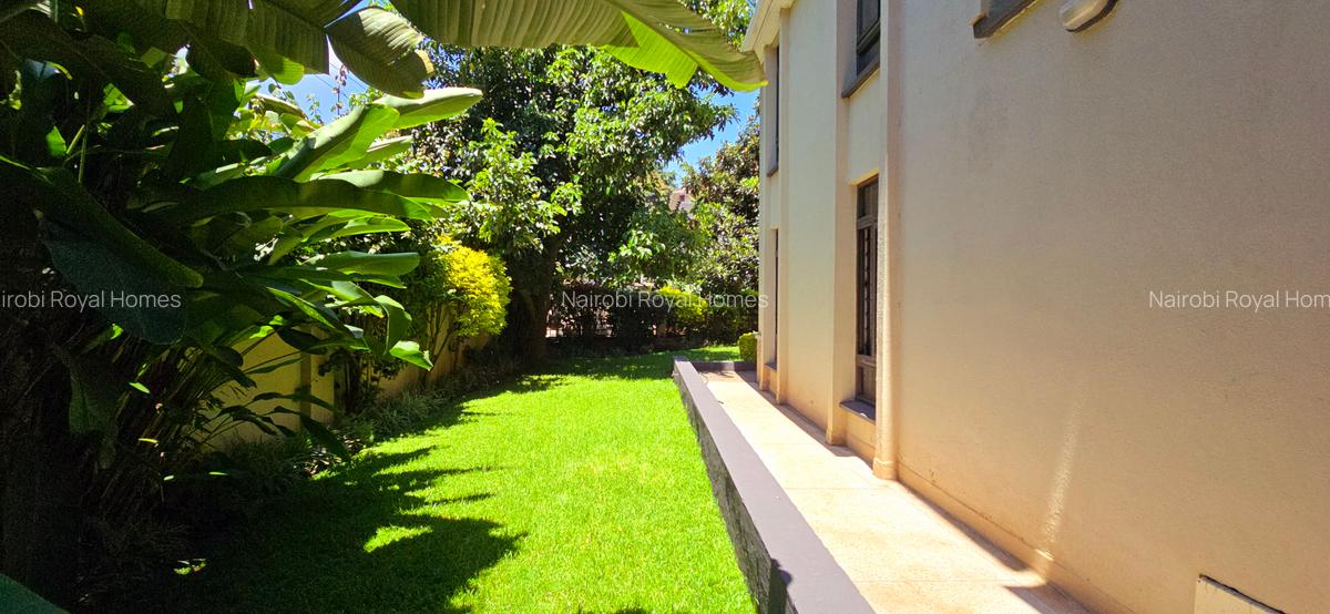5 Bed Townhouse with En Suite at Lavington Green - 6