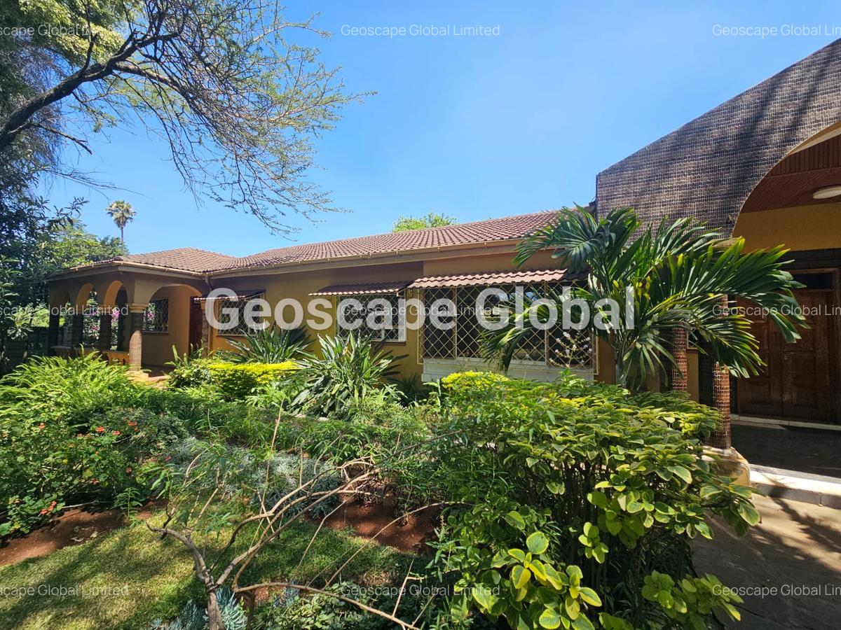 4 Bed House with En Suite in Lavington - 8