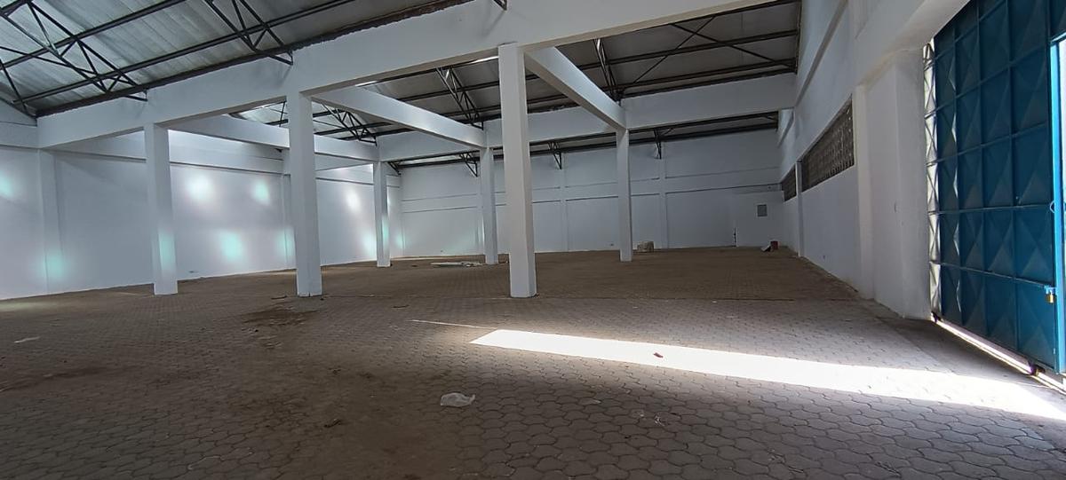 7,500 ft² Warehouse with Parking in Eastern ByPass - 6