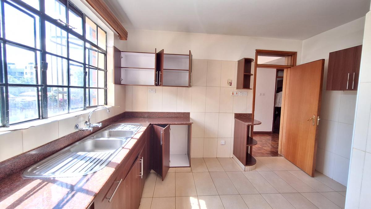 3 Bed Apartment with En Suite at Valley Arcade - 4