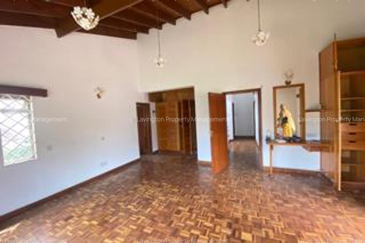 4 Bed House with En Suite at Lavington Green - 6