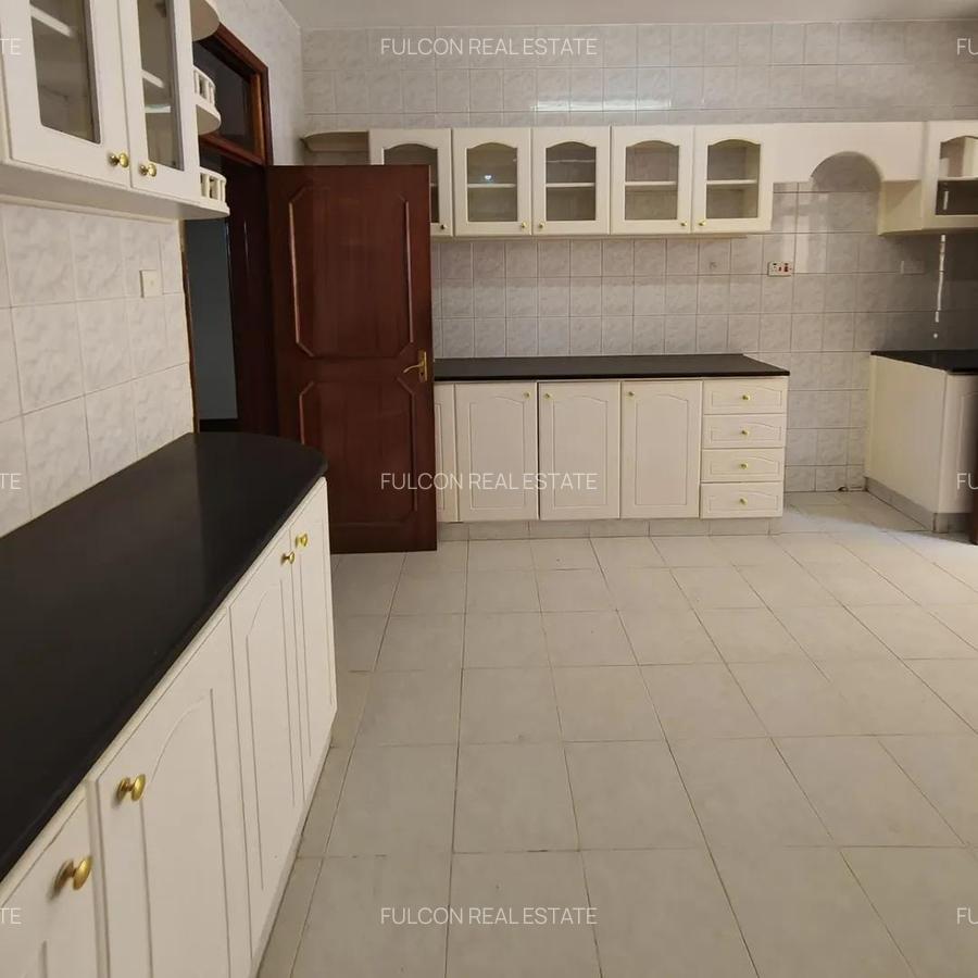 3 Bed Apartment with En Suite in Westlands Area - 2