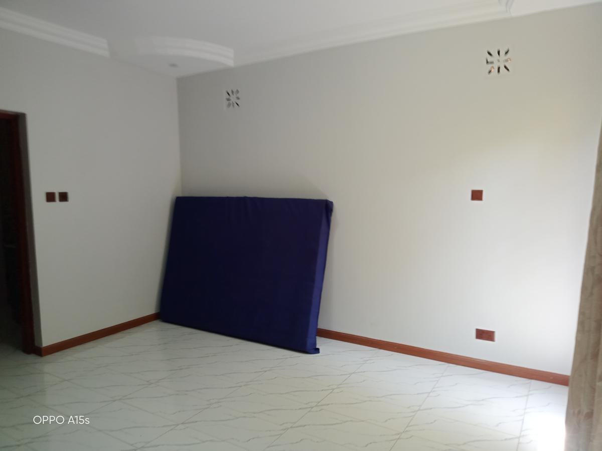 3 Bed House with En Suite in Runda - 11