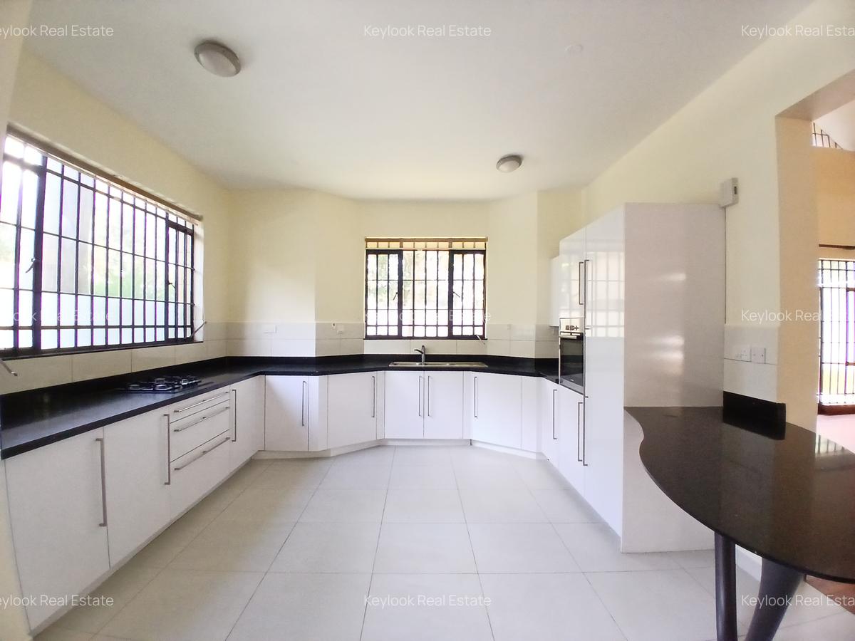 5 Bed Townhouse with En Suite at Lavington - 6