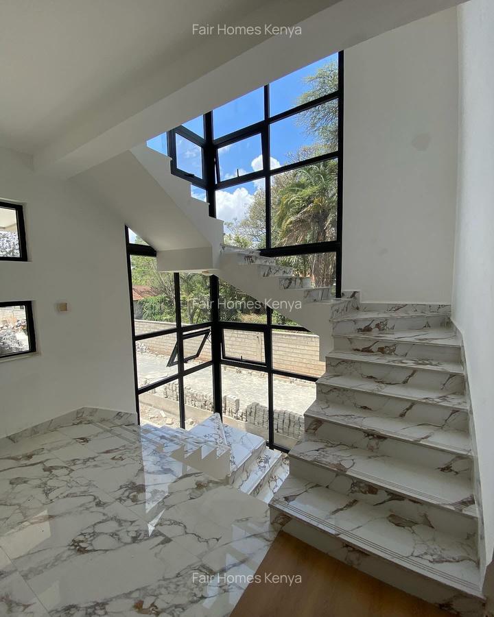 5 Bed Townhouse with En Suite at Lavington Green - 3