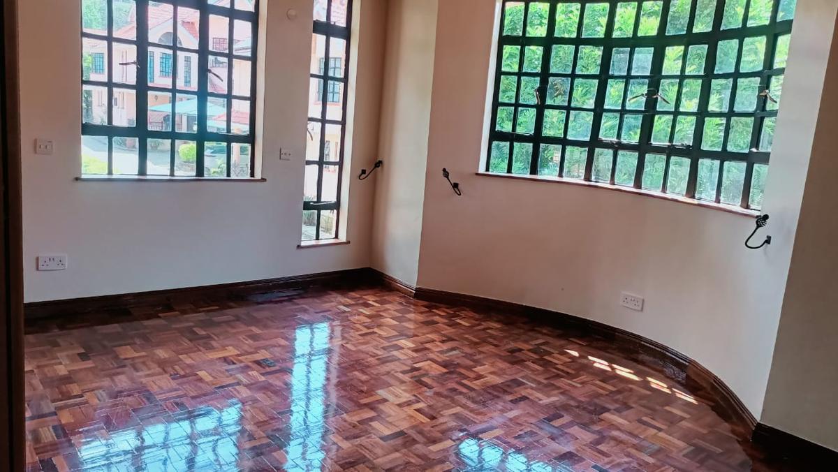 5 Bed Townhouse with En Suite in Lavington - 15