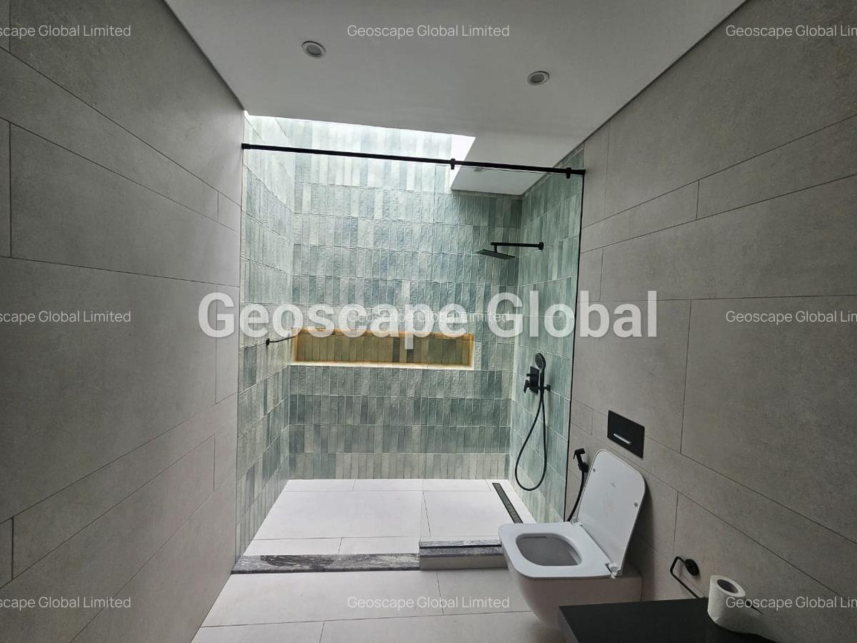 5 Bed Townhouse with En Suite in Spring Valley - 9