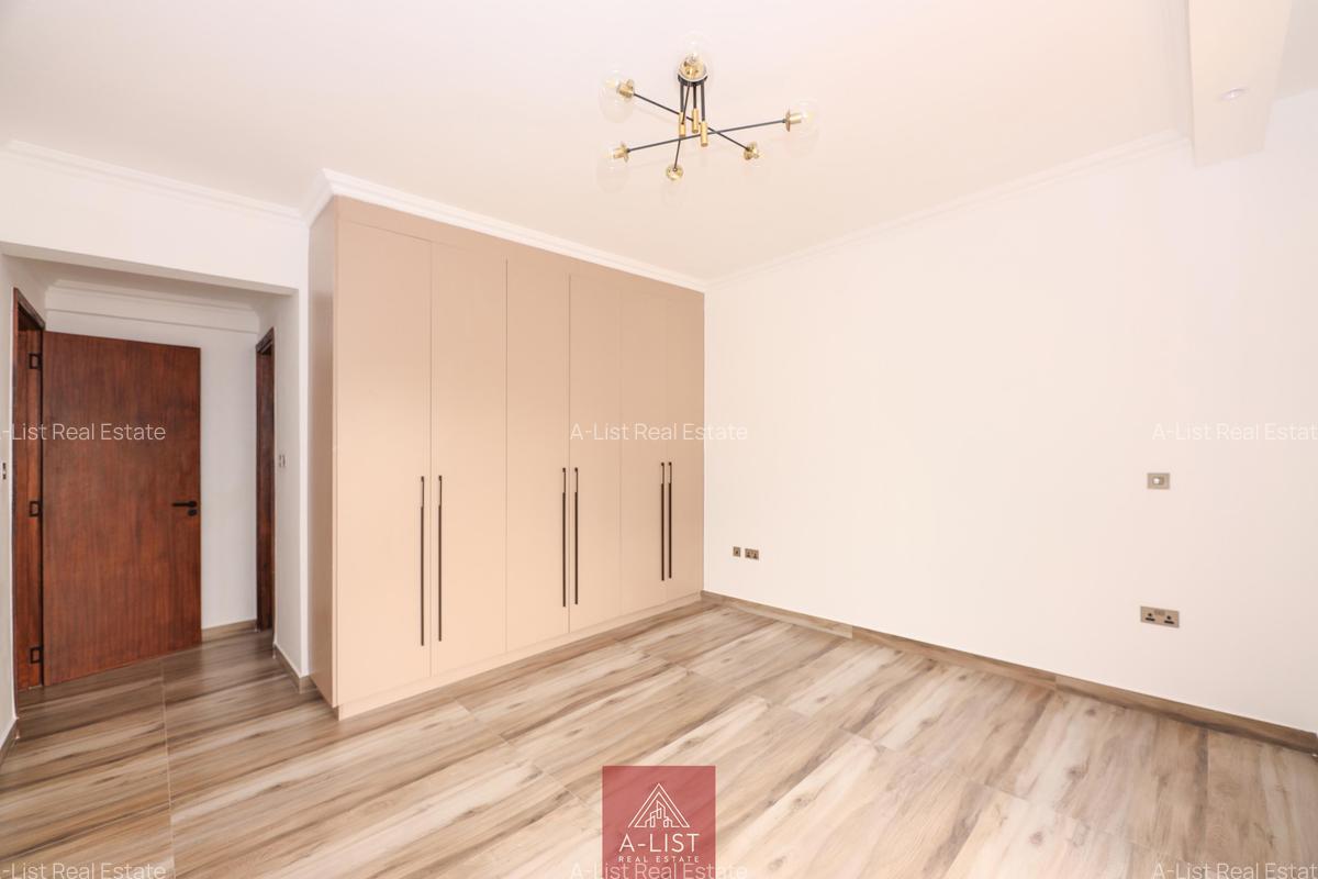 2 Bed Apartment with En Suite at Brookside - 12