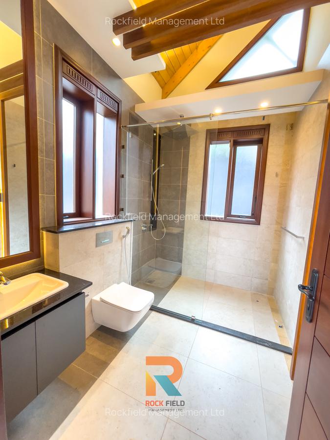 4 Bed House with En Suite in Runda - 20