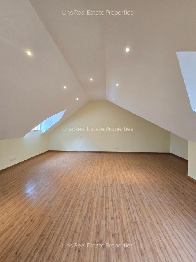 5 Bed Townhouse with En Suite in Lavington - 18