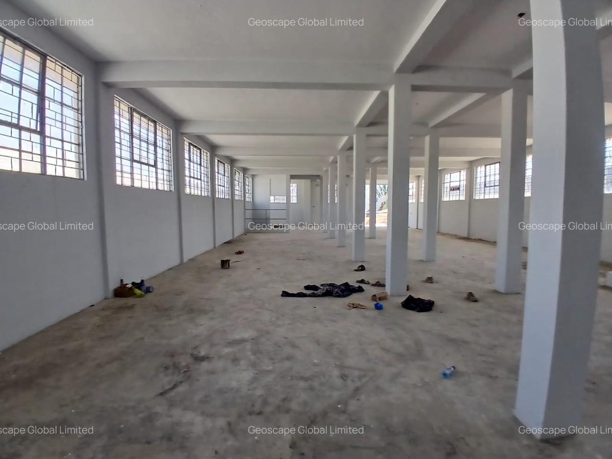 7,000 ft² Warehouse with Parking in Industrial Area - 8