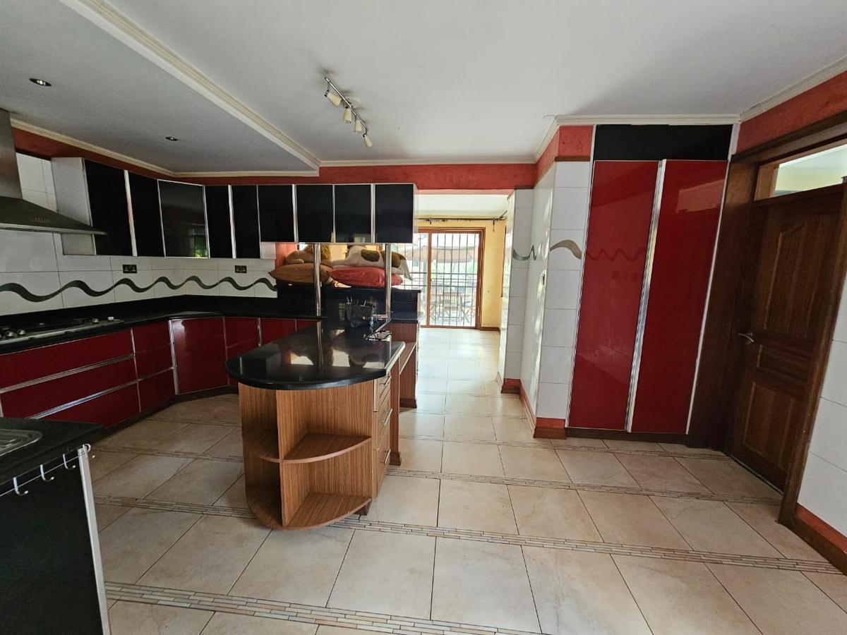 5 Bed House with En Suite in Spring Valley - 13