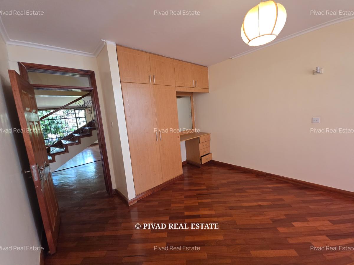 4 Bed Townhouse with Garden in Lavington - 10