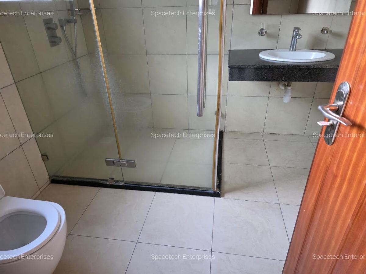 4 Bed Apartment with En Suite in Parklands - 12