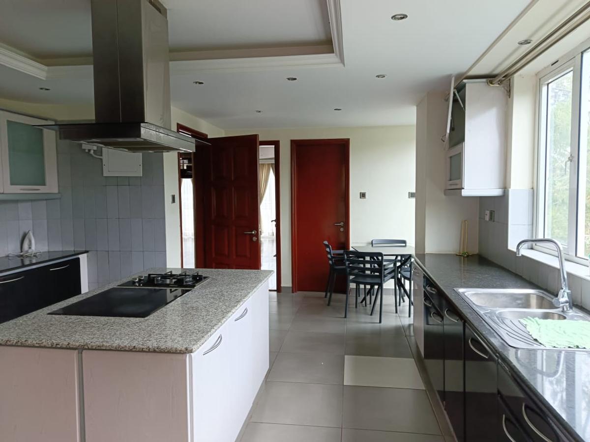 4 Bed Apartment with En Suite in Riverside - 3