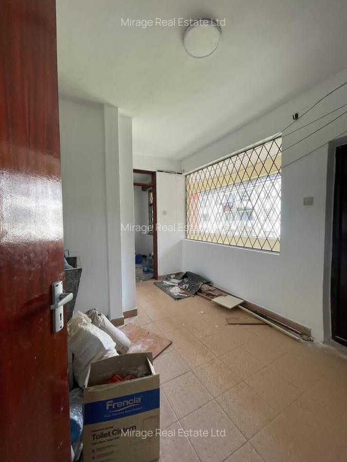 4 Bed Apartment with Swimming Pool in Riverside - 11