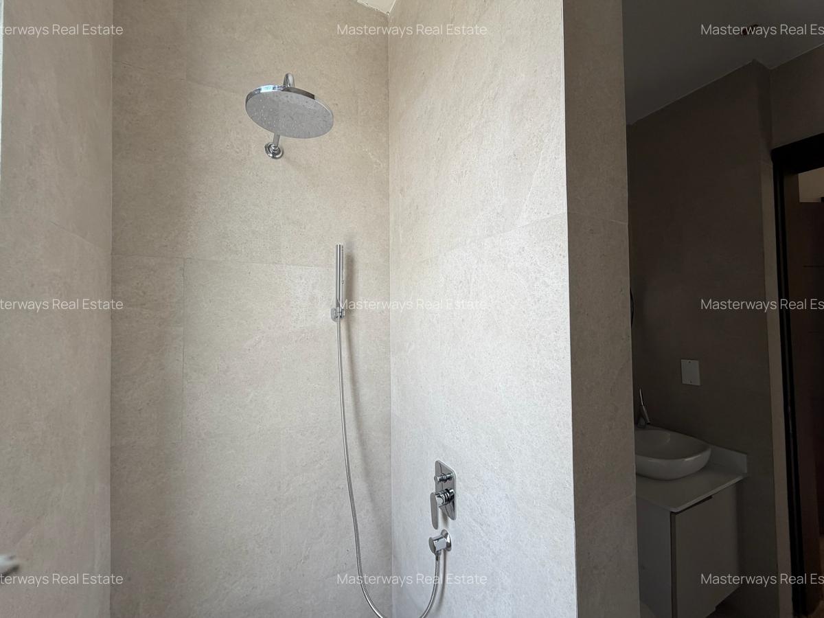 5 Bed Villa with En Suite in Lavington - 6