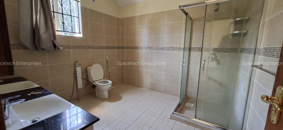 5 Bed Townhouse with En Suite in Spring Valley - 4