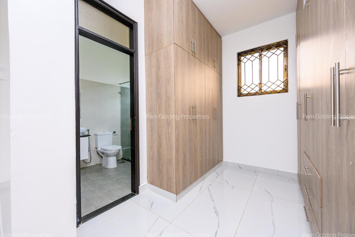 3 Bed Apartment with En Suite at Bungalows Road - 4