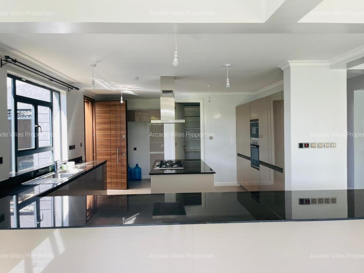 4 Bed Villa with En Suite in Runda - 13