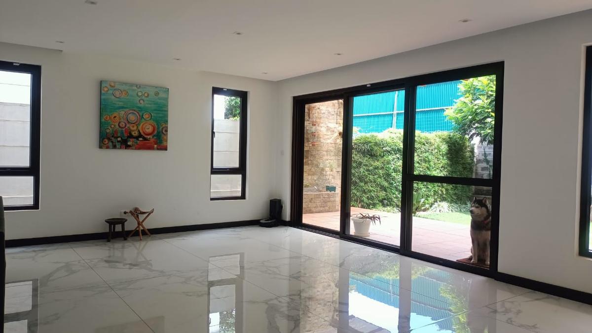 4 Bed Townhouse with En Suite in Westlands Area - 1