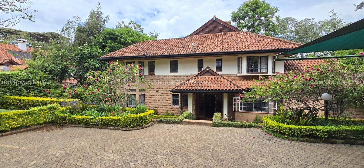 5 Bed House with En Suite at Rosslyn Park 01 - 18