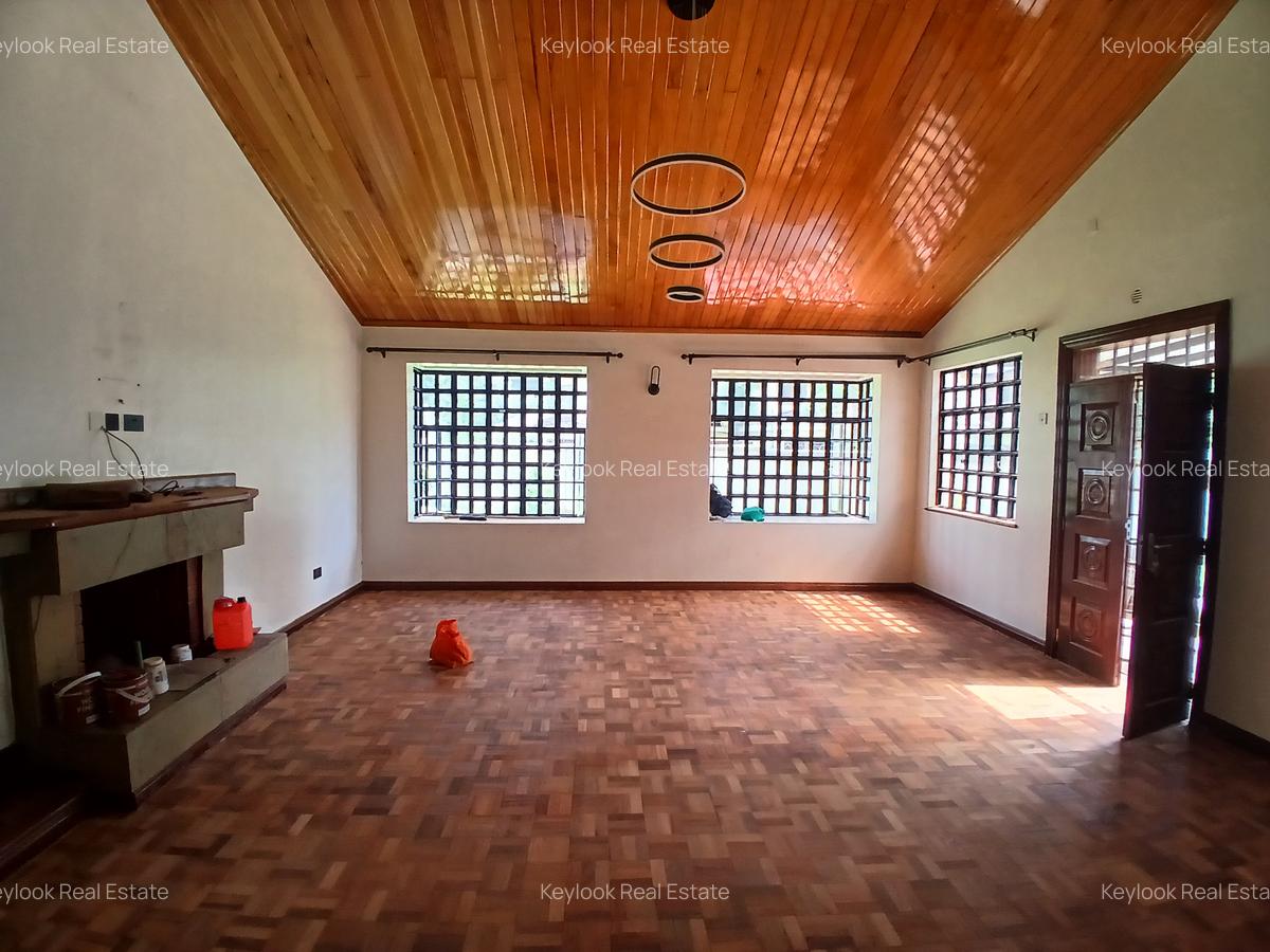 4 Bed House with En Suite at Lavington - 14