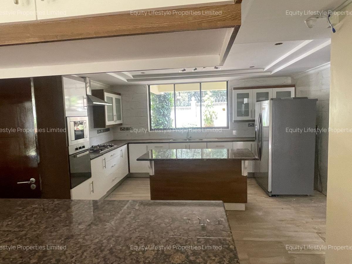 5 Bed Villa with En Suite in Lavington - 4