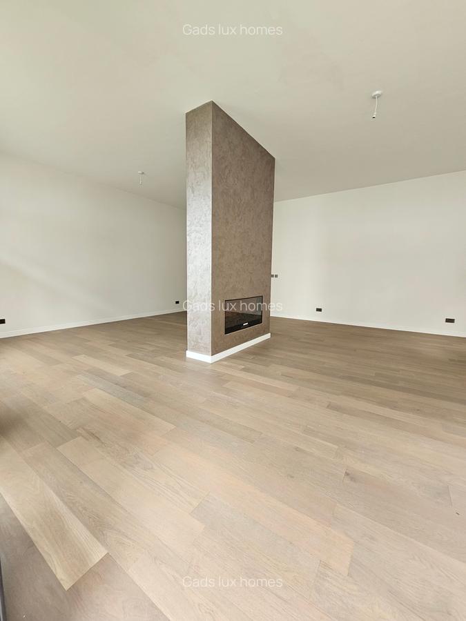 5 Bed Villa with En Suite at Lavington - 10