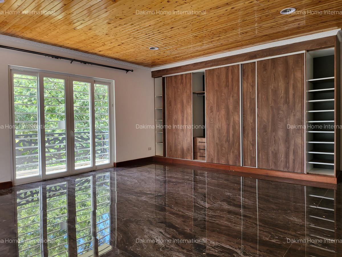 5 Bed Townhouse with En Suite in Rosslyn - 15