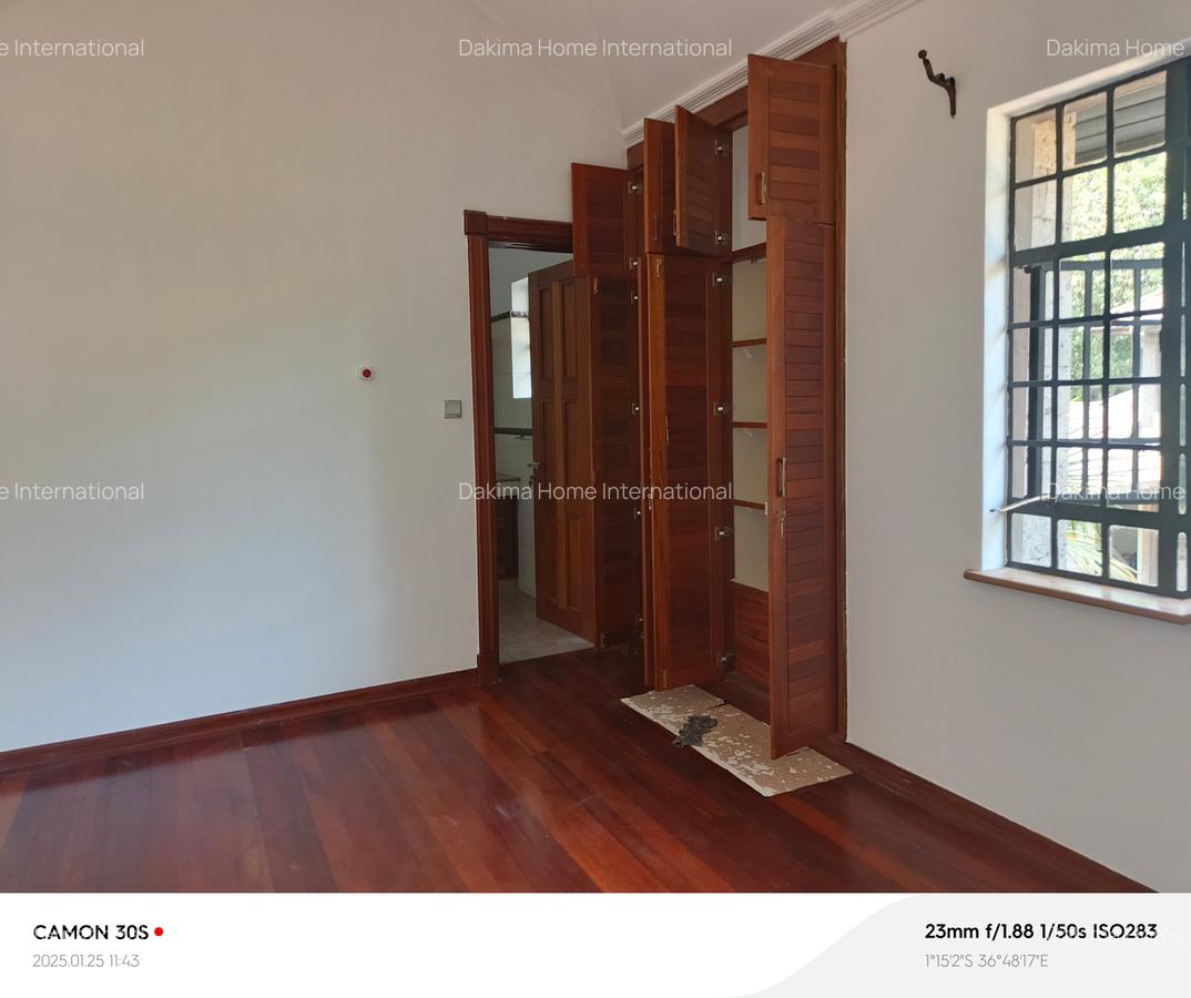 5 Bed Townhouse with En Suite in Spring Valley - 14