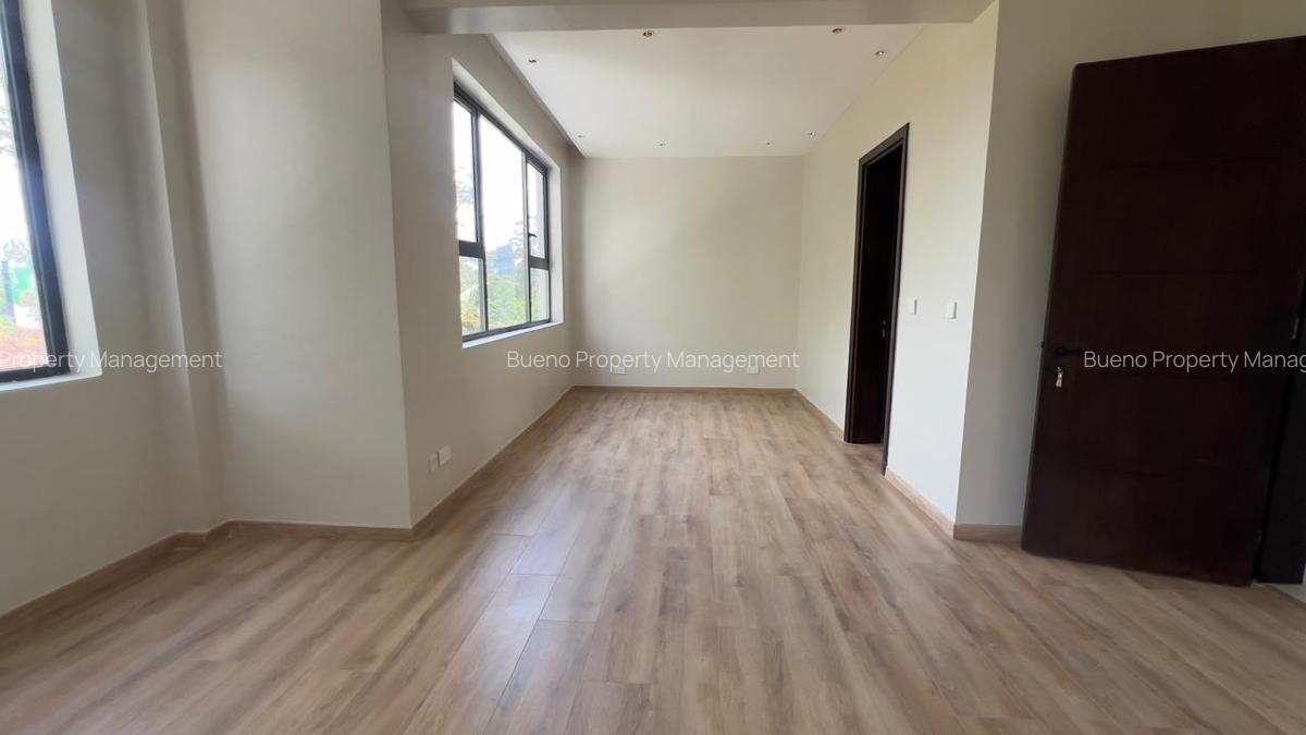 5 Bed Townhouse with En Suite in Lavington - 4