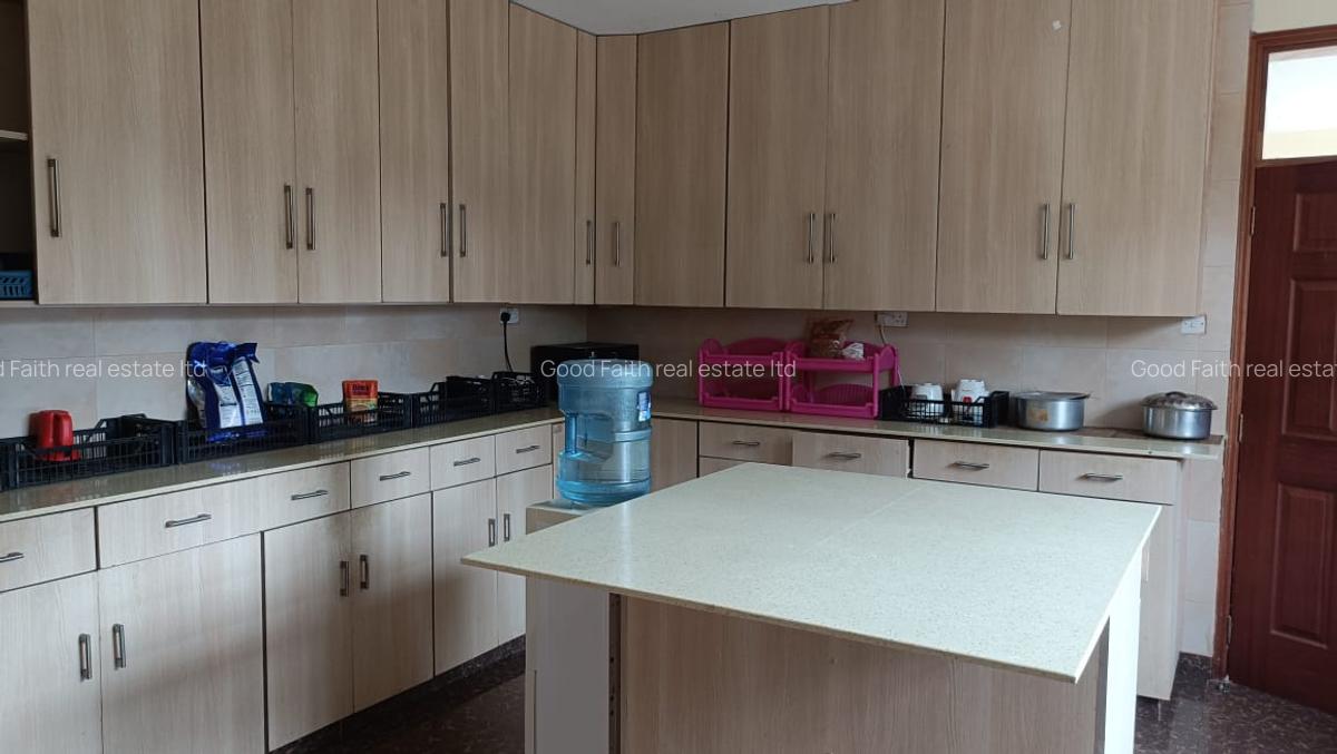 4 Bed House with En Suite in Runda - 8