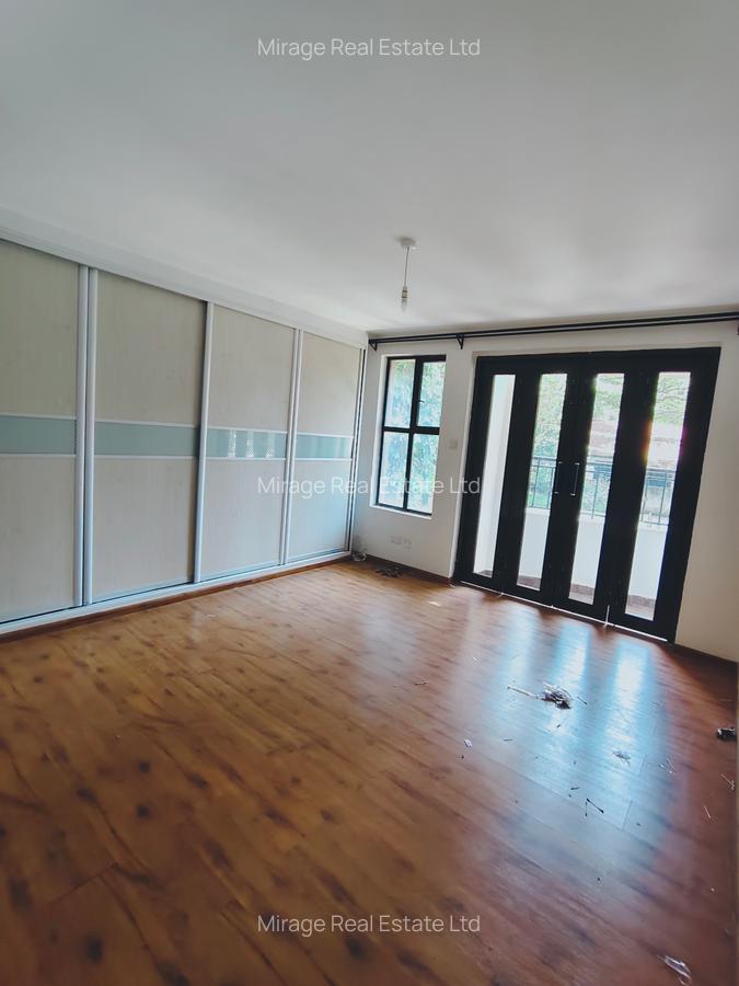 2 Bed Apartment with En Suite in Riverside - 12