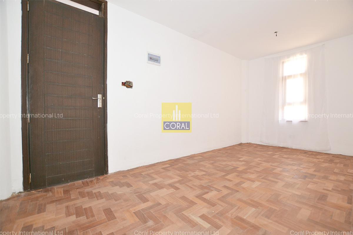 4 Bed Apartment with Swimming Pool in Riverside - 16