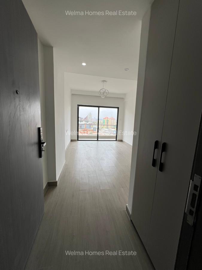 1 Bed Apartment with Swimming Pool in Kilimani - 3