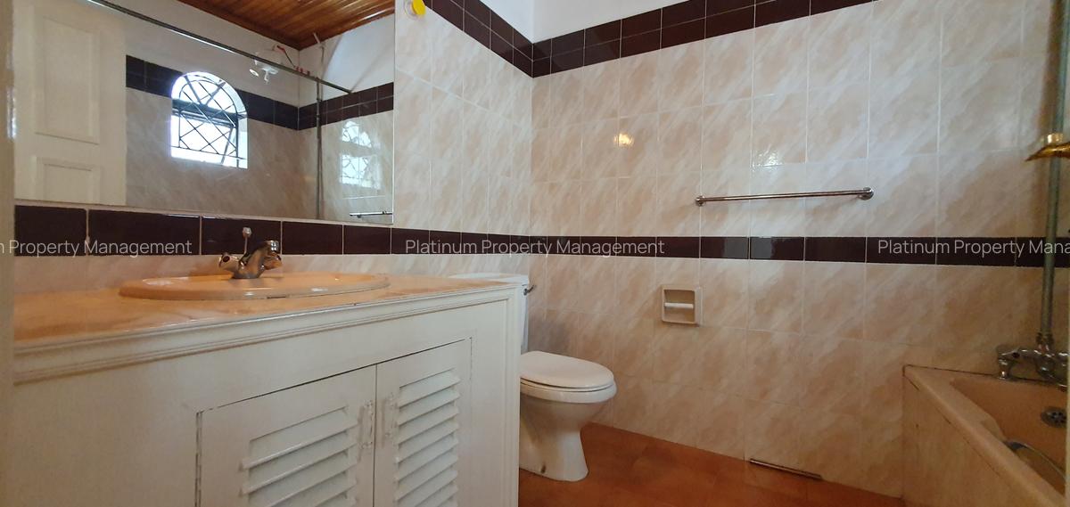 4 Bed House with En Suite at Brookside Gardens - 19