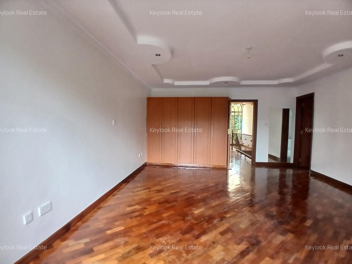 4 Bed Townhouse with En Suite at Lavington Green - 17