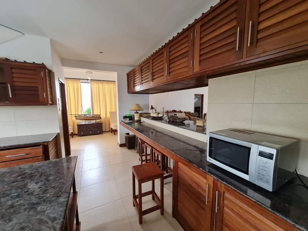 Furnished 3 Bed Apartment with En Suite in Nyali Area - 11