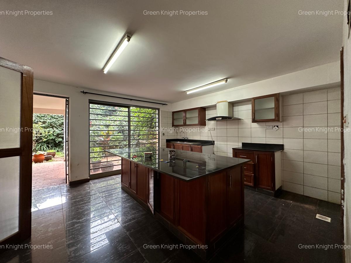 4 Bed Townhouse with En Suite in Lavington - 11