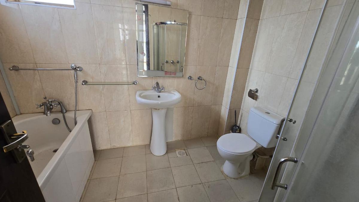 3 Bed Apartment with En Suite in Lavington - 9