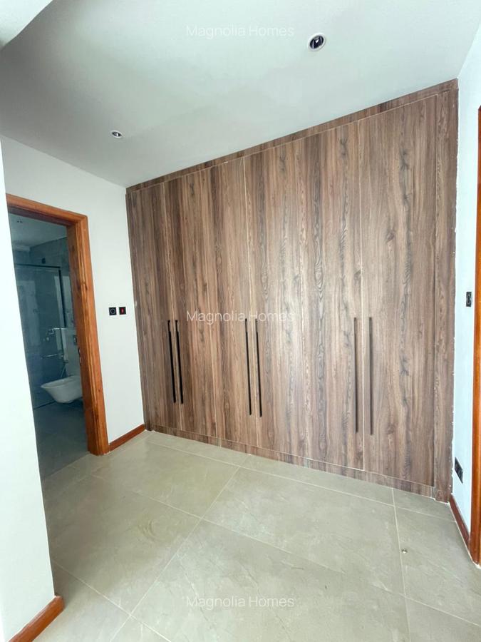 4 Bed Apartment in Riverside - 13
